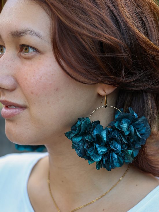 Boucle d'oreille en fleur stabilisé modèle Emy