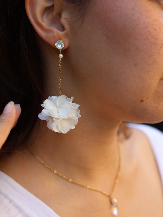 Boucle en fleur naturelle stabilisée modèle Daphné