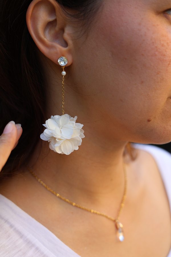 Boucle en fleur naturelle stabilisée modèle Daphné