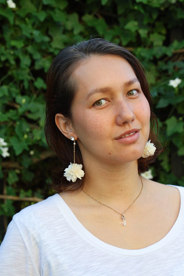 Boucle en fleur naturelle stabilisée modèle Daphné