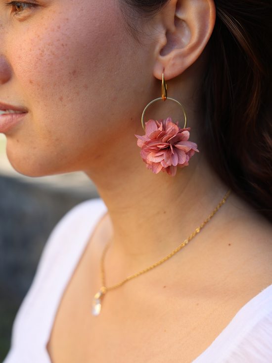 Boucle en fleur naturelle stabilisée modèle Adèle