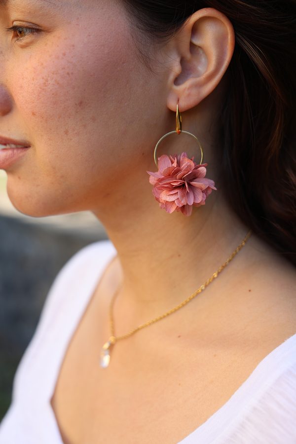 Boucle en fleur naturelle stabilisée modèle Adèle