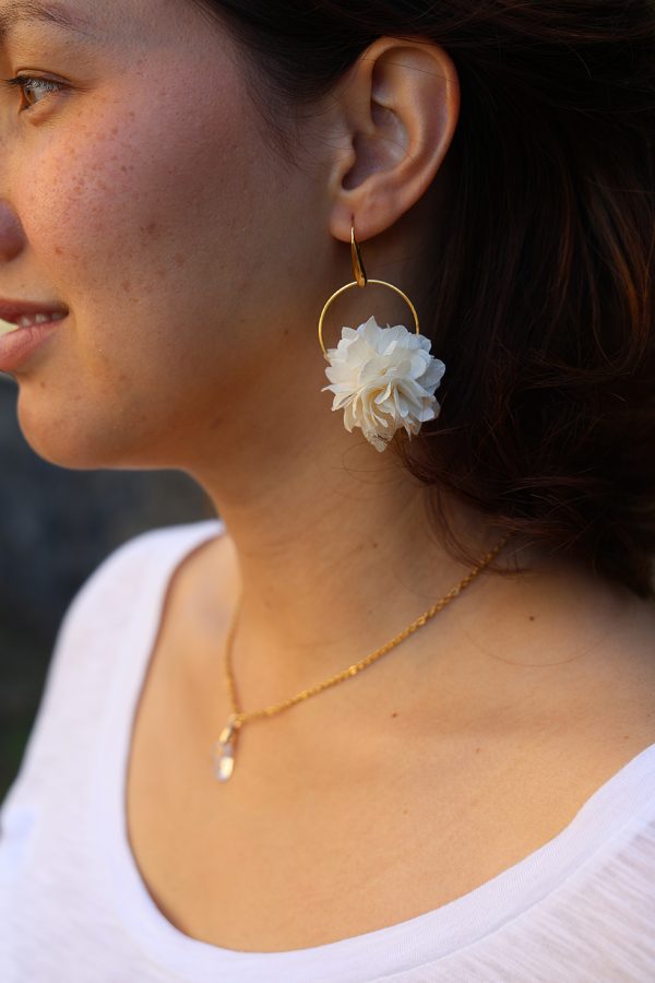 Boucle en fleur naturelle stabilisée modèle Camille