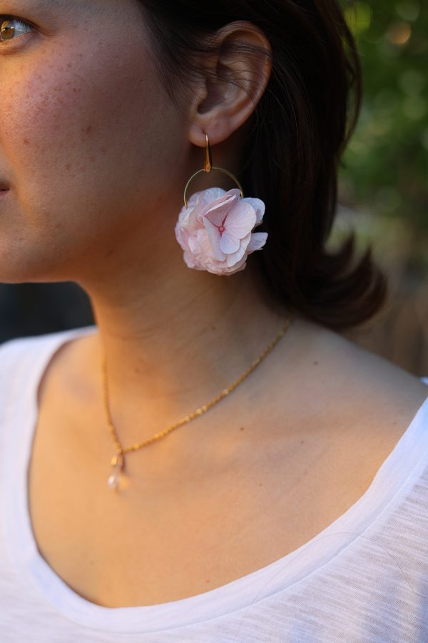 Boucle en fleur naturelle stabilisée modèle Rosalie