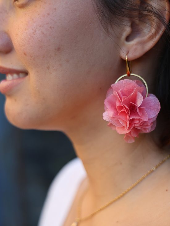 Boucle en fleur naturelle stabilisée modèle Elisa