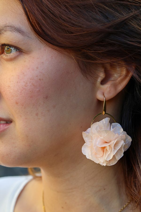 Boucle en fleur naturelle stabilisée modèle Nina