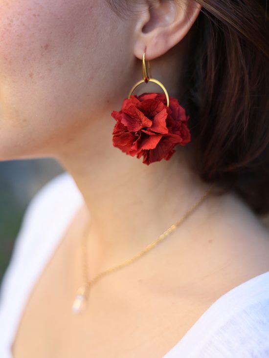 Boucle d'oreille en fleur stabilisé modèle lou
