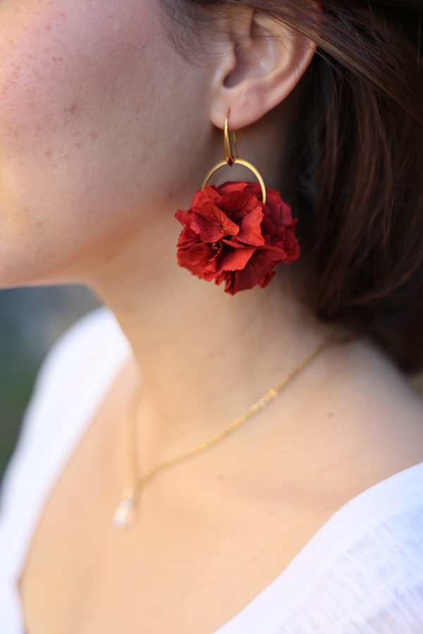 Boucle d'oreille en fleur stabilisé modèle lou