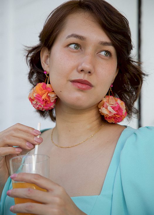 Boucle d'oreille en fleur stabilisé sur anais modèle Ericka