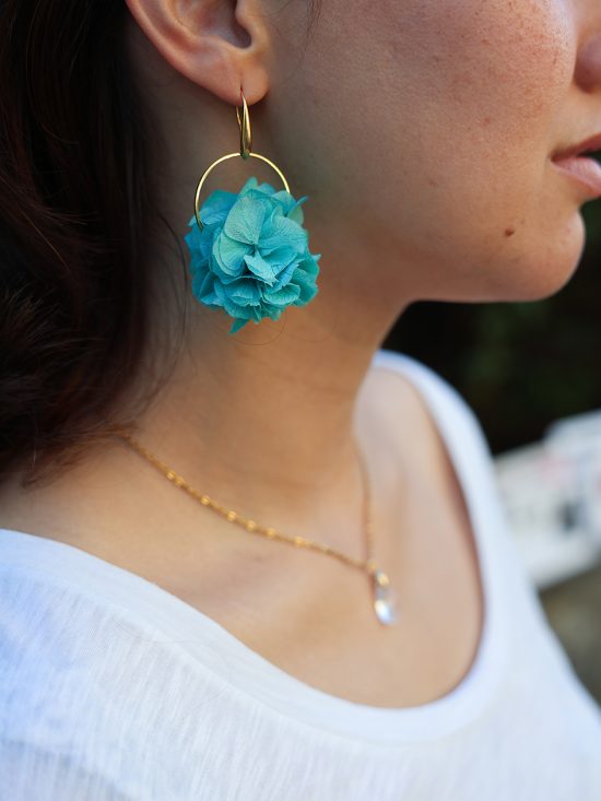 Boucle d'oreille en fleur stabilisé modèle Océane