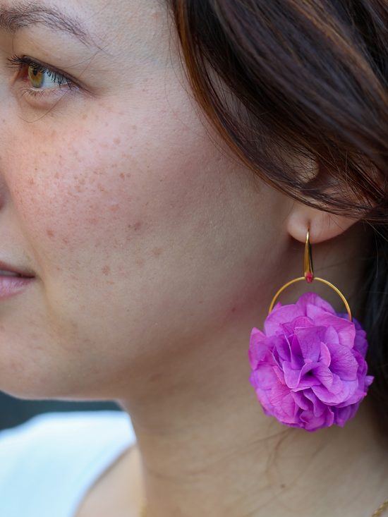 Boucle d'oreille en fleur stabilisé modèle Anne Laure