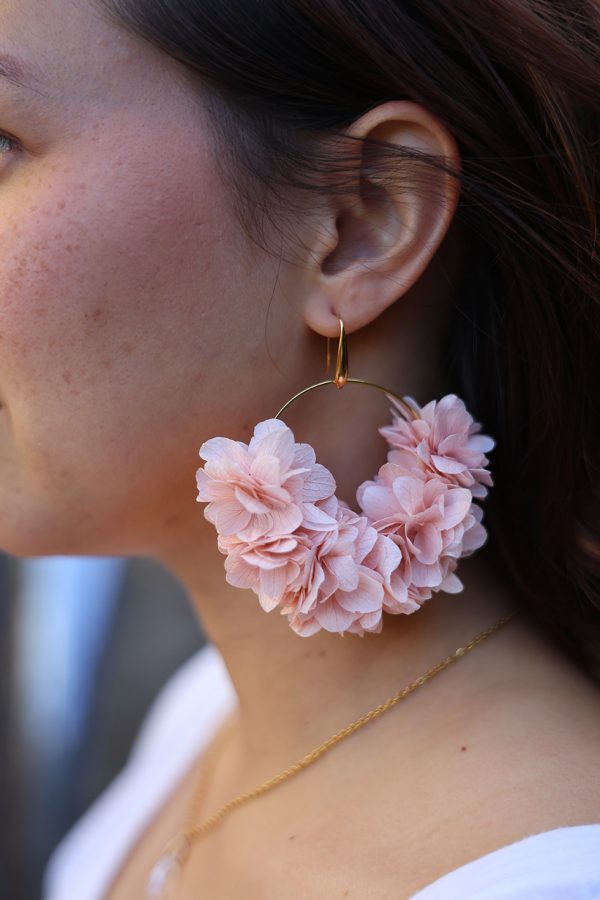 Boucle en fleur naturelle stabilisée modèle Anissa