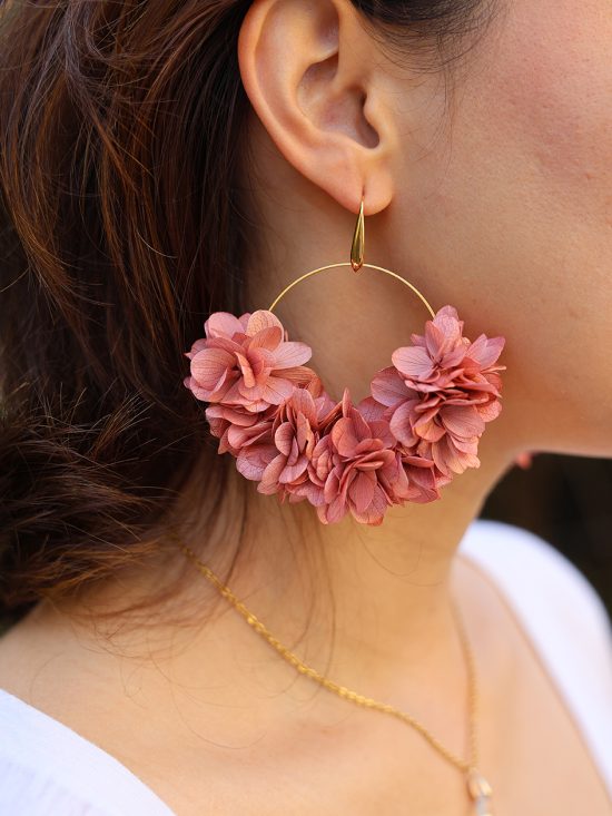 Boucle en fleur naturelle stabilisée modèle Gabrielle