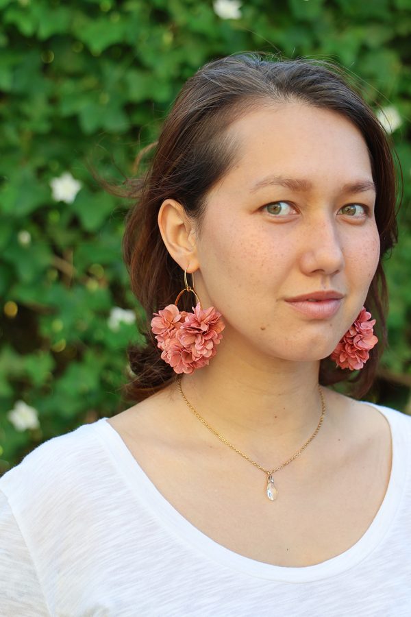 Boucle en fleur naturelle stabilisée modèle Gabrielle