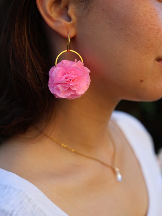 Boucle d'oreille en fleur stabilisé modèle Léna