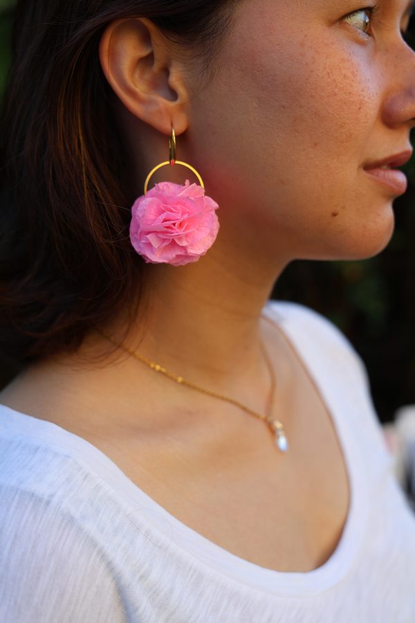 Boucle d'oreille en fleur stabilisé modèle Léna