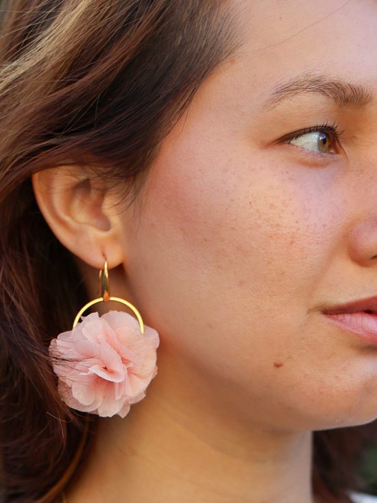Boucle d'oreille en fleur stabilisé modèle Suzie