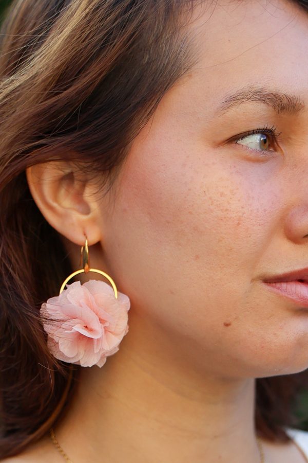 Boucle d'oreille en fleur stabilisé modèle Suzie