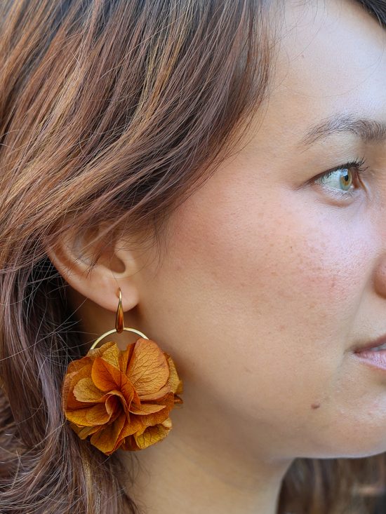 Boucle d'oreille en fleur stabilisé modèle Sylvie