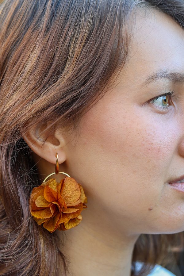 Boucle d'oreille en fleur stabilisé modèle Sylvie