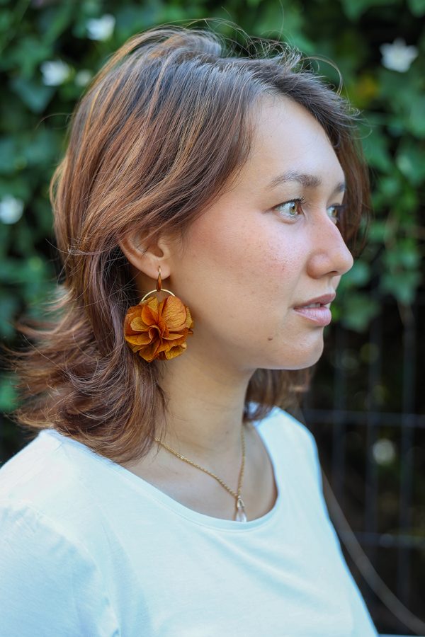 Boucle d'oreille en fleur stabilisé modèle Sylvie