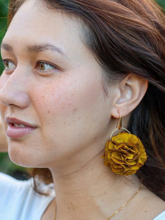 Boucle d'oreille en fleur stabilisé modèle Savana
