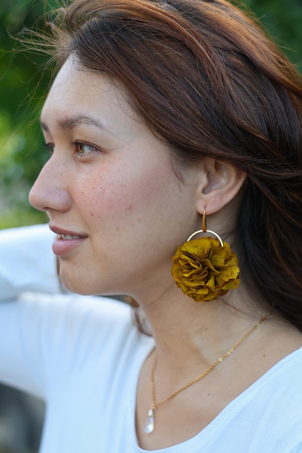 Boucle d'oreille en fleur stabilisé modèle Savana