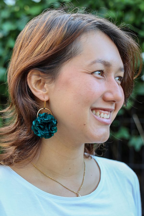 Boucle d'oreille en fleur stabilisé modèle Esmée