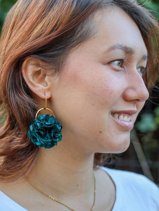 Boucle d'oreille en fleur stabilisé modèle Esmée