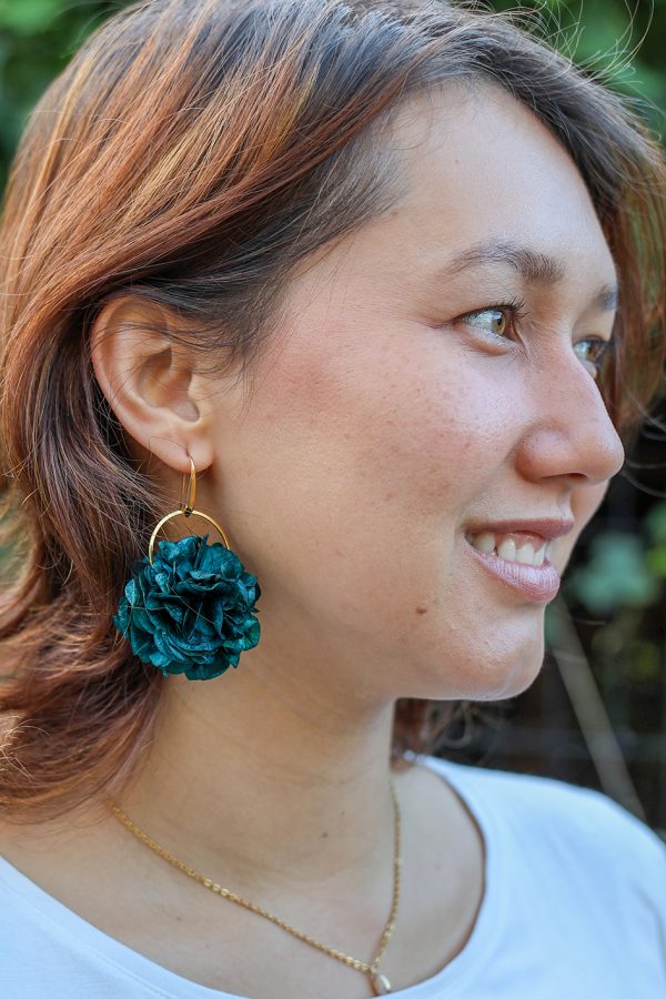Boucle d'oreille en fleur stabilisé modèle Esmée
