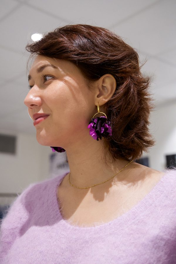 Boucle d'oreille en fleur stabilisé modèle Violette